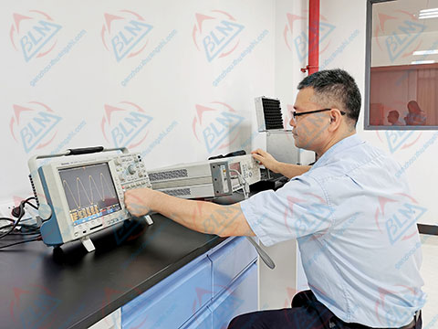 無線電儀器校準實驗室圖片 無線電儀器校準實驗室圖片